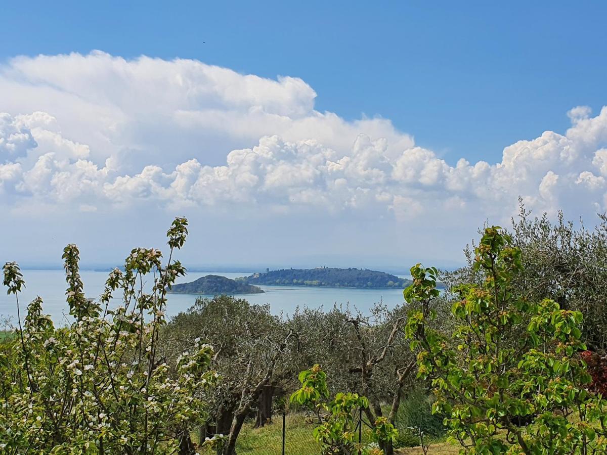 Aparthotel Antico Casale Tiravento Passignano sul Trasimeno Exterior foto