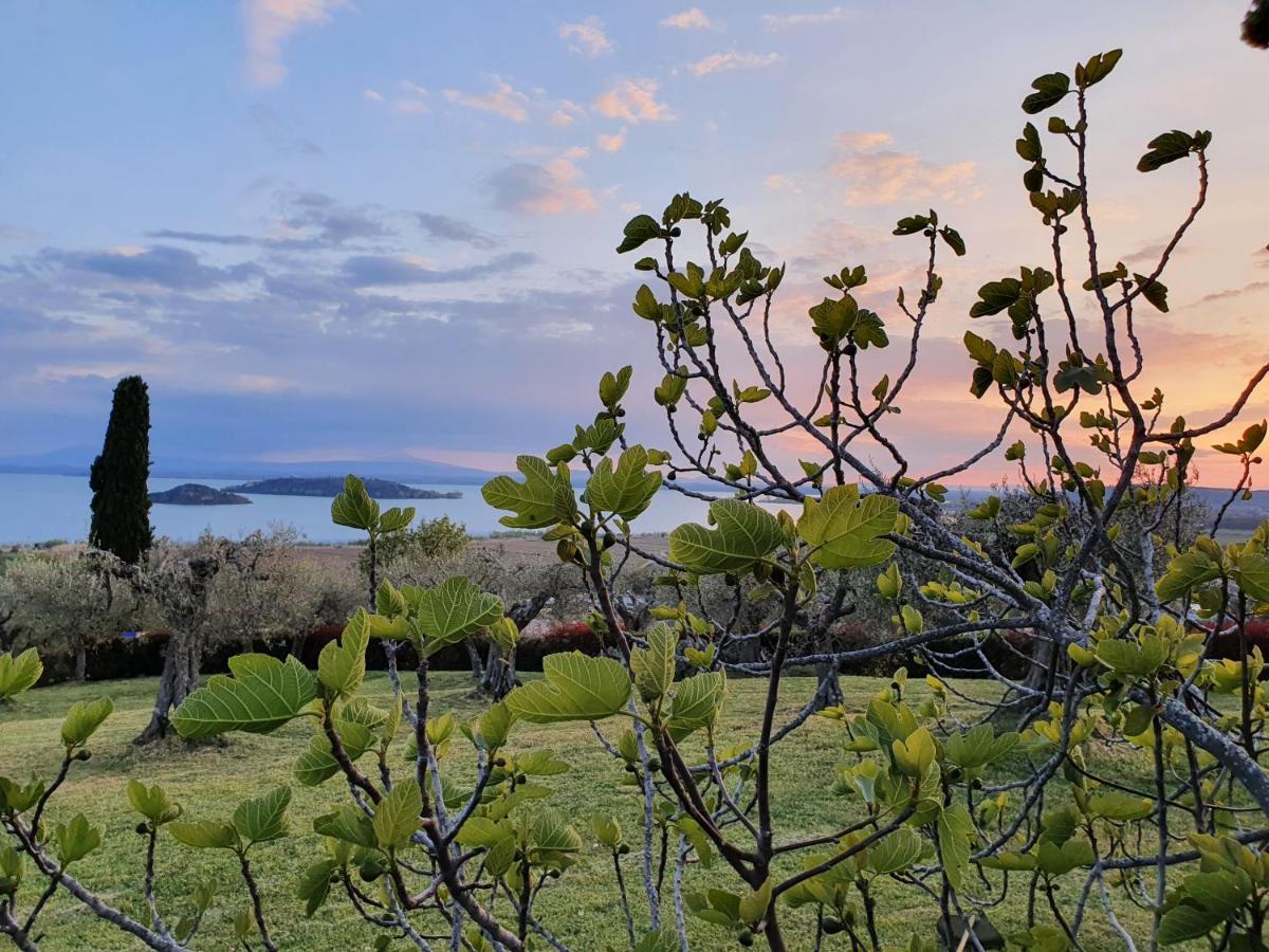 Aparthotel Antico Casale Tiravento Passignano sul Trasimeno Exterior foto