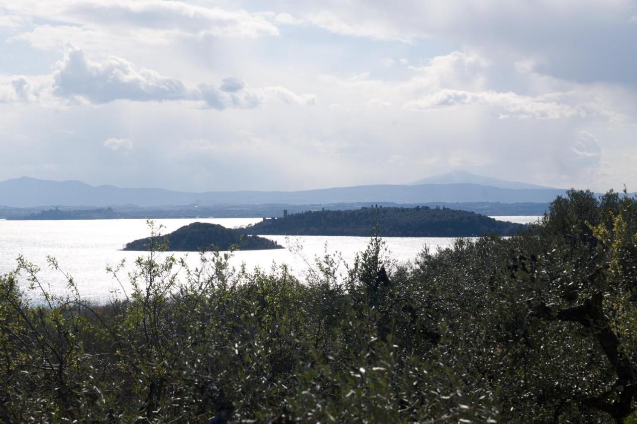 Aparthotel Antico Casale Tiravento Passignano sul Trasimeno Exterior foto