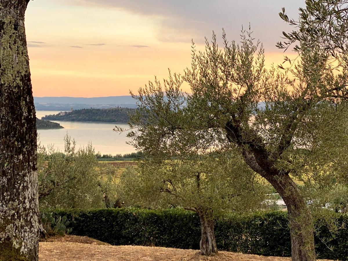 Aparthotel Antico Casale Tiravento Passignano sul Trasimeno Exterior foto