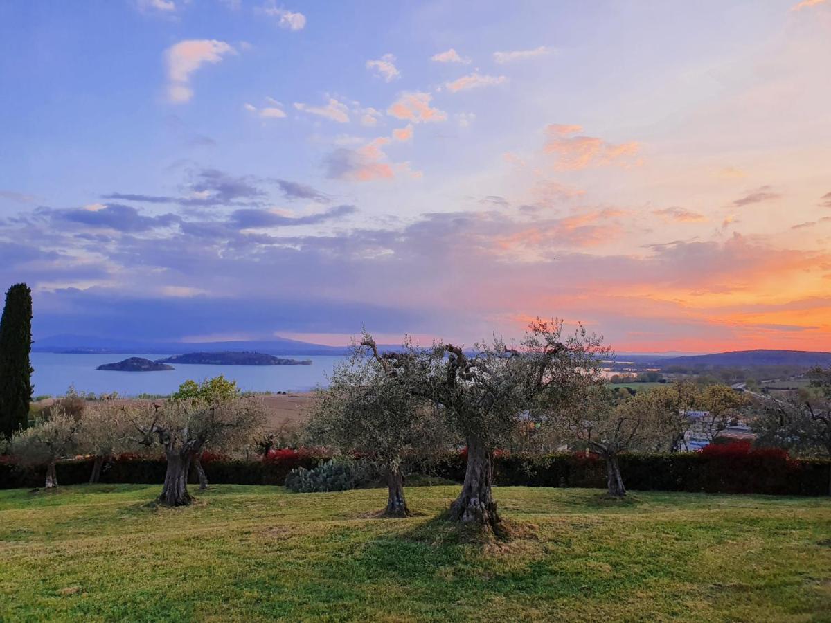 Aparthotel Antico Casale Tiravento Passignano sul Trasimeno Exterior foto