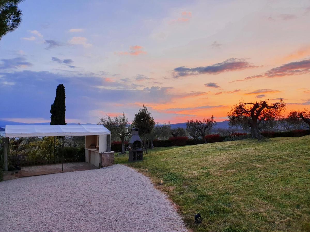 Aparthotel Antico Casale Tiravento Passignano sul Trasimeno Exterior foto