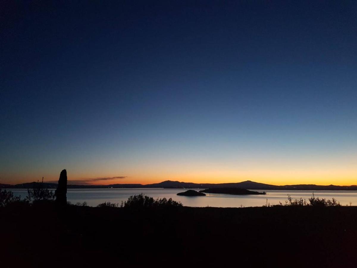 Aparthotel Antico Casale Tiravento Passignano sul Trasimeno Exterior foto
