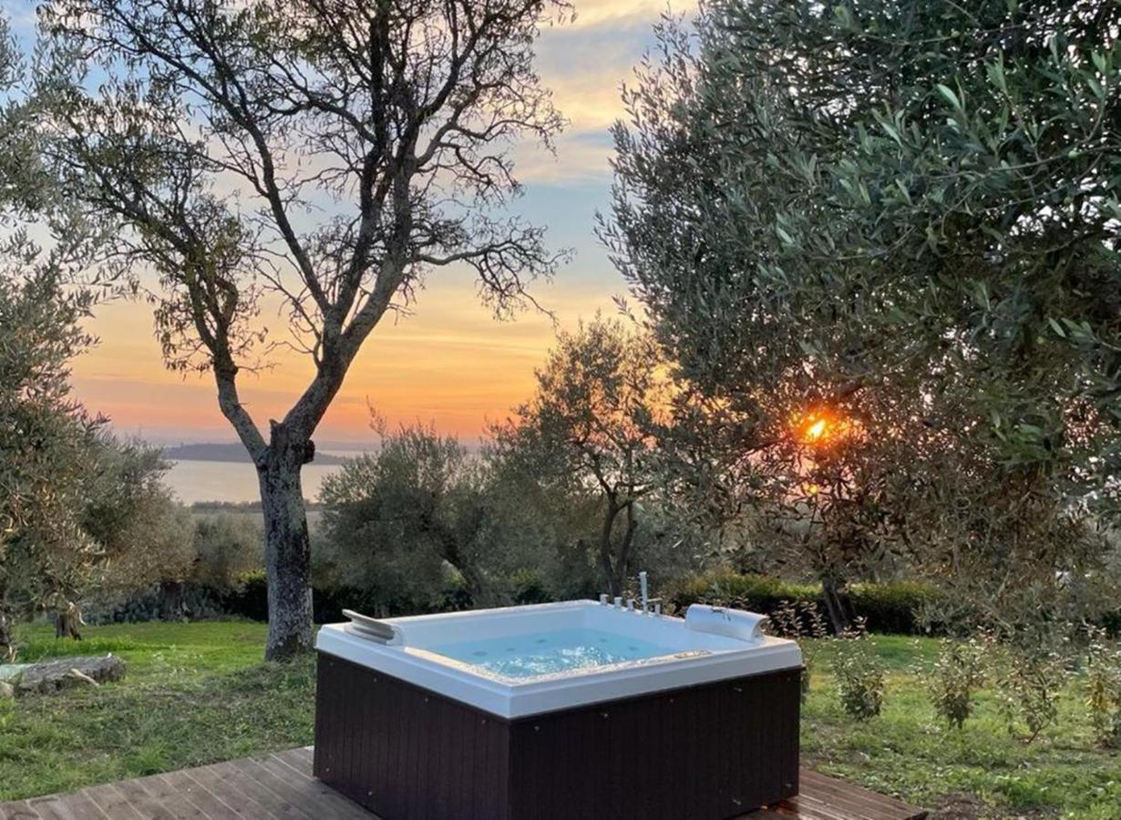 Aparthotel Antico Casale Tiravento Passignano sul Trasimeno Exterior foto