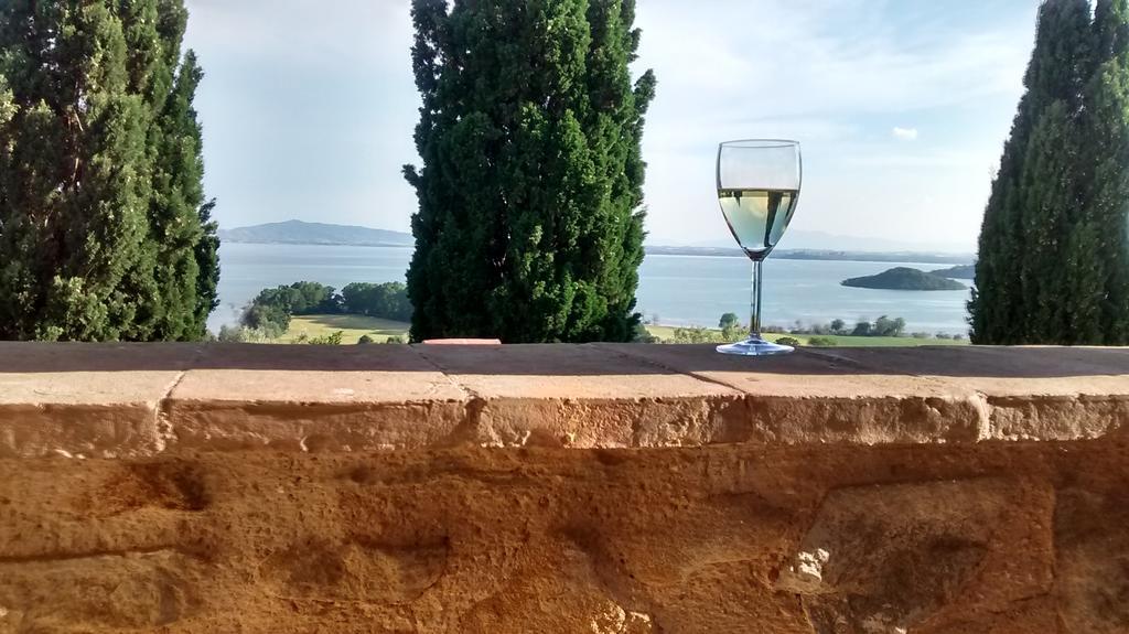 Aparthotel Antico Casale Tiravento Passignano sul Trasimeno Exterior foto