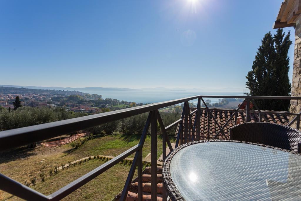 Aparthotel Antico Casale Tiravento Passignano sul Trasimeno Habitación foto