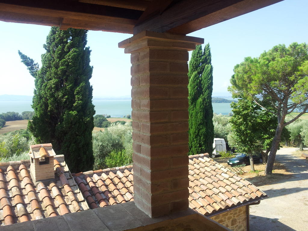Aparthotel Antico Casale Tiravento Passignano sul Trasimeno Habitación foto