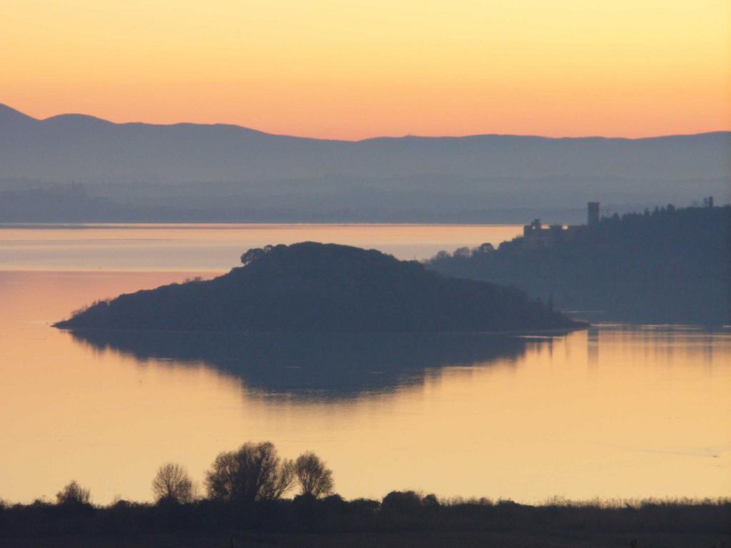 Aparthotel Antico Casale Tiravento Passignano sul Trasimeno Habitación foto