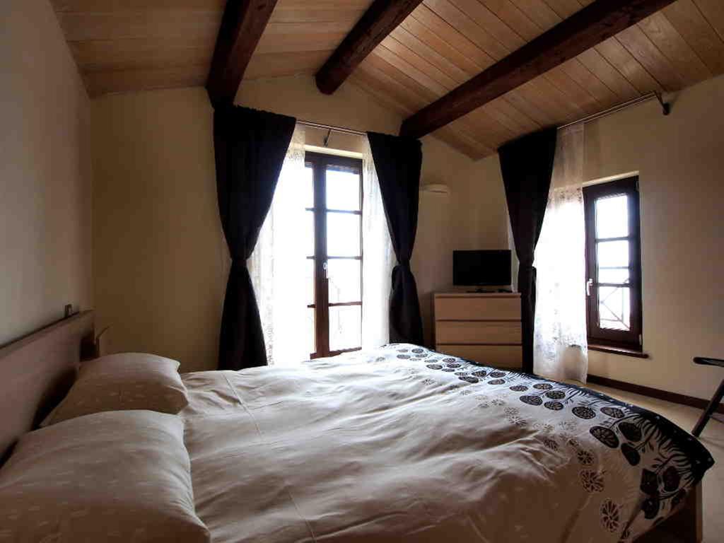 Aparthotel Antico Casale Tiravento Passignano sul Trasimeno Habitación foto