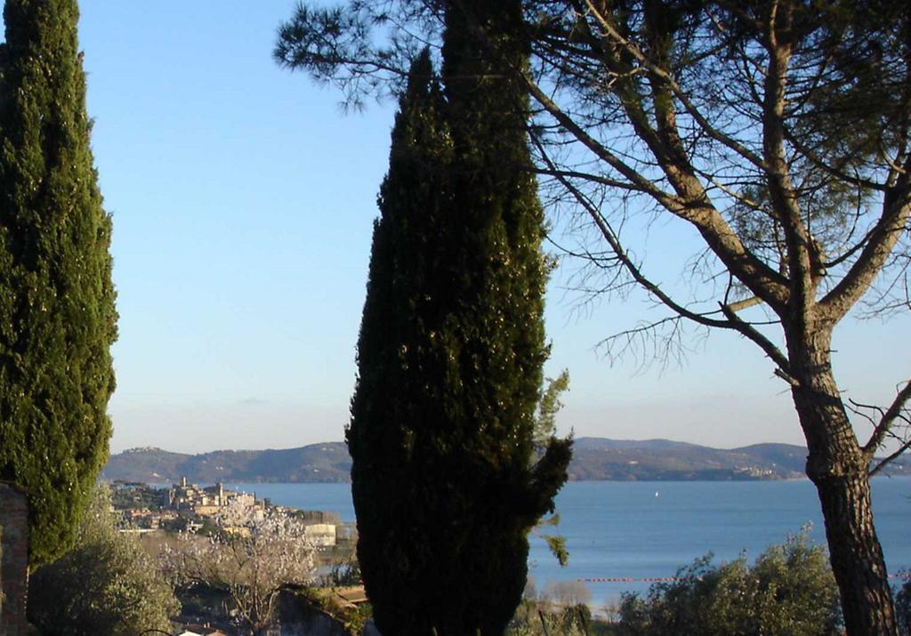 Aparthotel Antico Casale Tiravento Passignano sul Trasimeno Habitación foto
