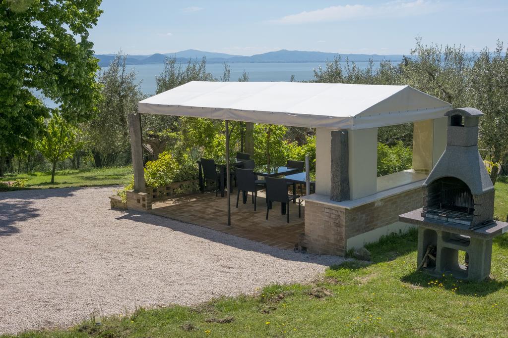 Aparthotel Antico Casale Tiravento Passignano sul Trasimeno Exterior foto