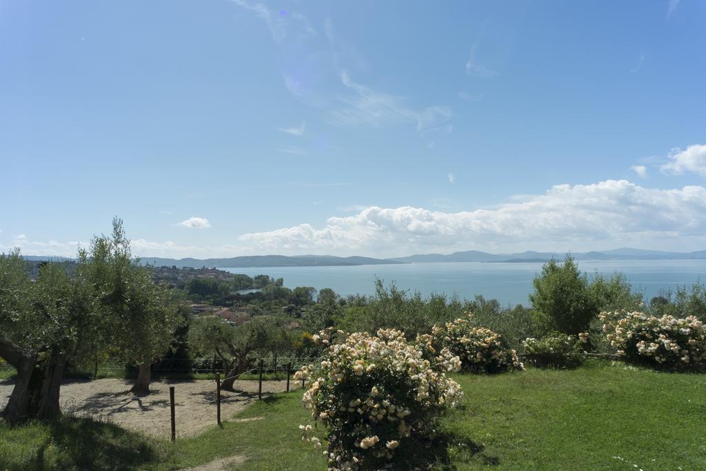 Aparthotel Antico Casale Tiravento Passignano sul Trasimeno Exterior foto