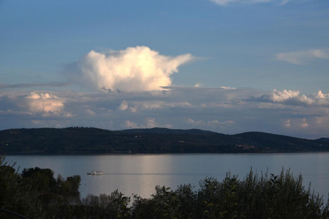 Aparthotel Antico Casale Tiravento Passignano sul Trasimeno Exterior foto